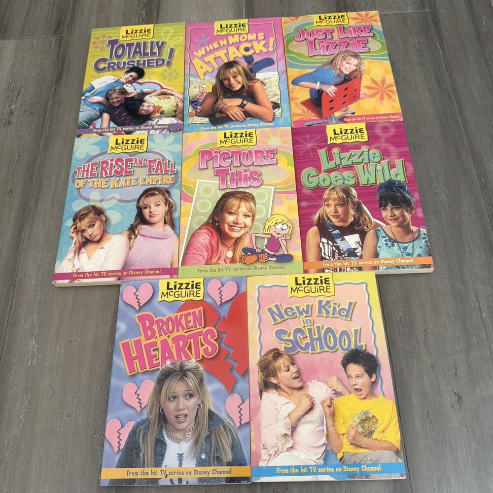 Disney Lot 8 Lizzie McGuire Series Paperback Books in Holder